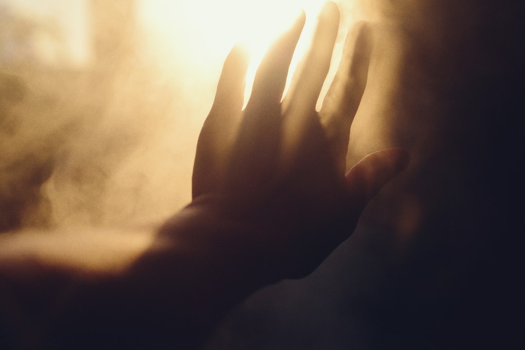 كيف تتعلم قراءة الهالة الطاقية للآخرين — رشا برهان